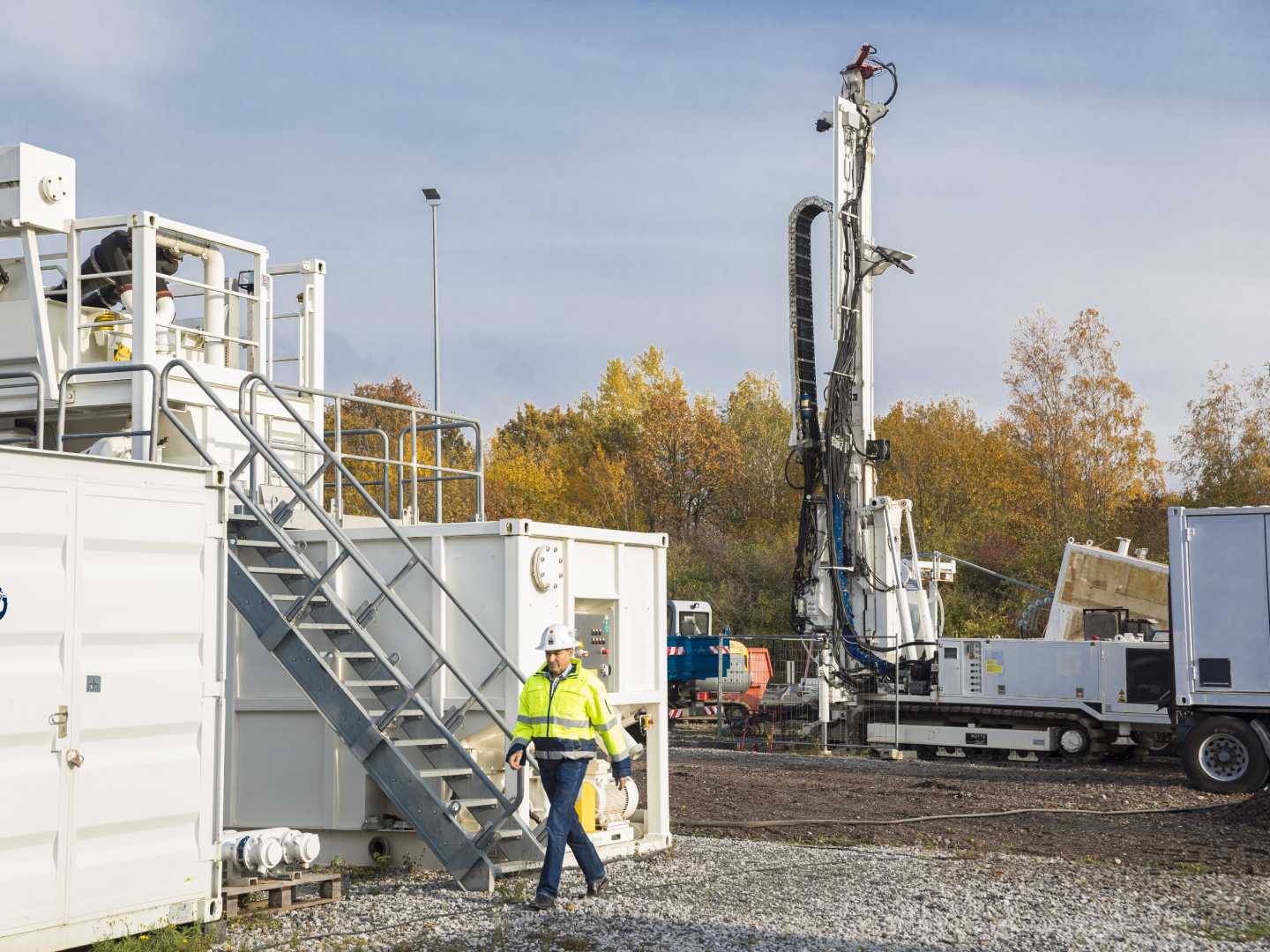 Neue Bohrtechnologien des Fraunhofer IEG können helfen, geothermale Wärmequellen leichter zu erschließen und Wärmenetze von Kommunen und Industrie nachhaltig zu gestalten. Neue Bohrtechnologien des Fraunhofer IEG können helfen, geothermale Wärmequellen leichter zu erschließen und Wärmenetze von Kommunen und Industrie nachhaltig zu gestalten.