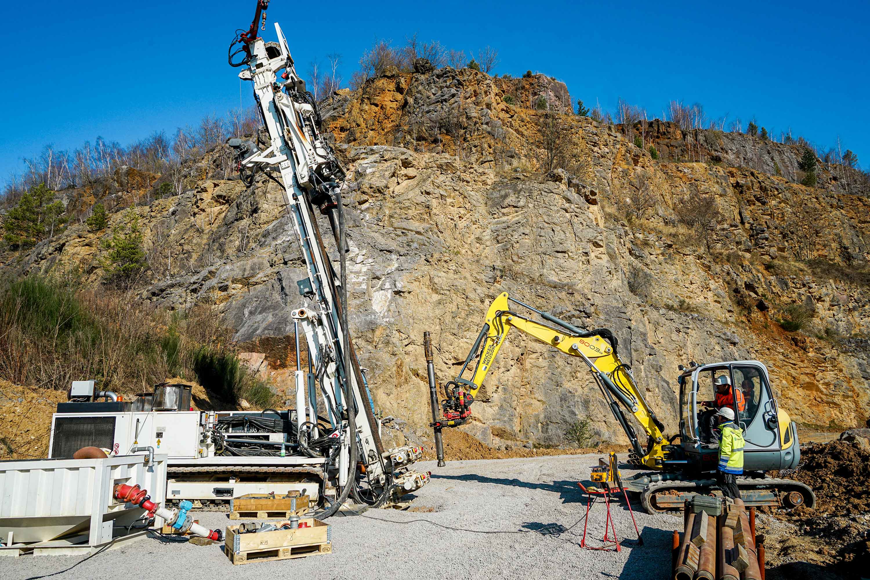 Mobile Bohranlage des Fraunhofer IEG im Steinbruch Steltenberg der Hohenlimburger Kalkwerke