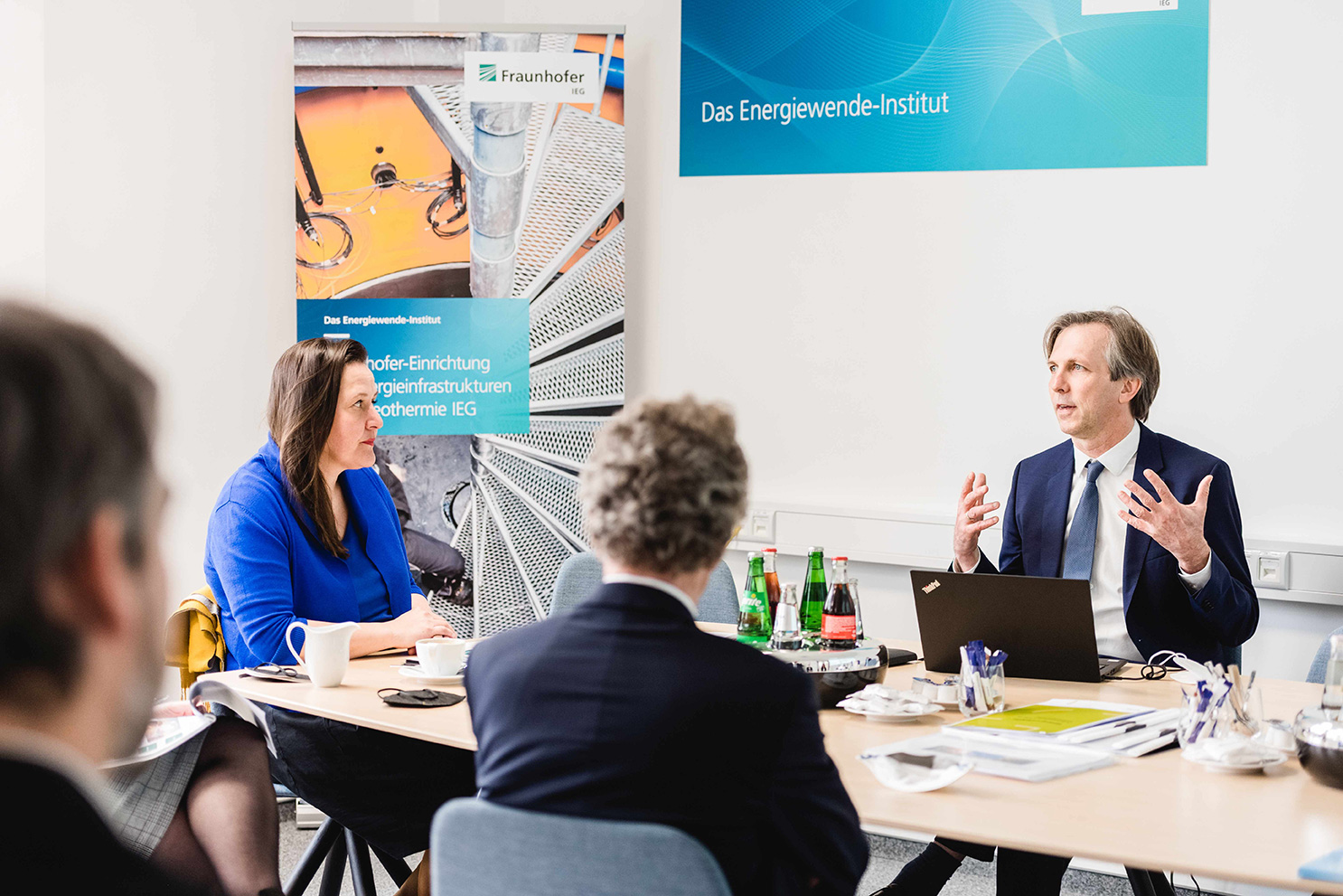 Manja Schüle, Mario Ragwitz und sein Team tauschten sich am Fraunhofer IEG in Cottbus über die Stärken des Forschungsstandortes Brandenburg aus. 