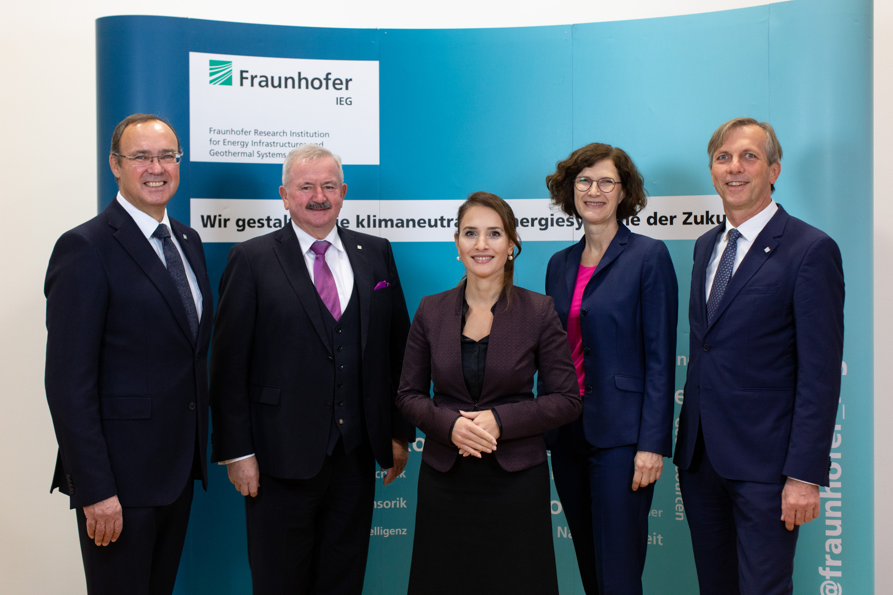 Gastgeber und Ehrengäste der Gründungsveranstaltung des Fraunhofer IEG Gastgeber und Ehrengäste der Gründungsveranstaltung des Fraunhofer IEG.