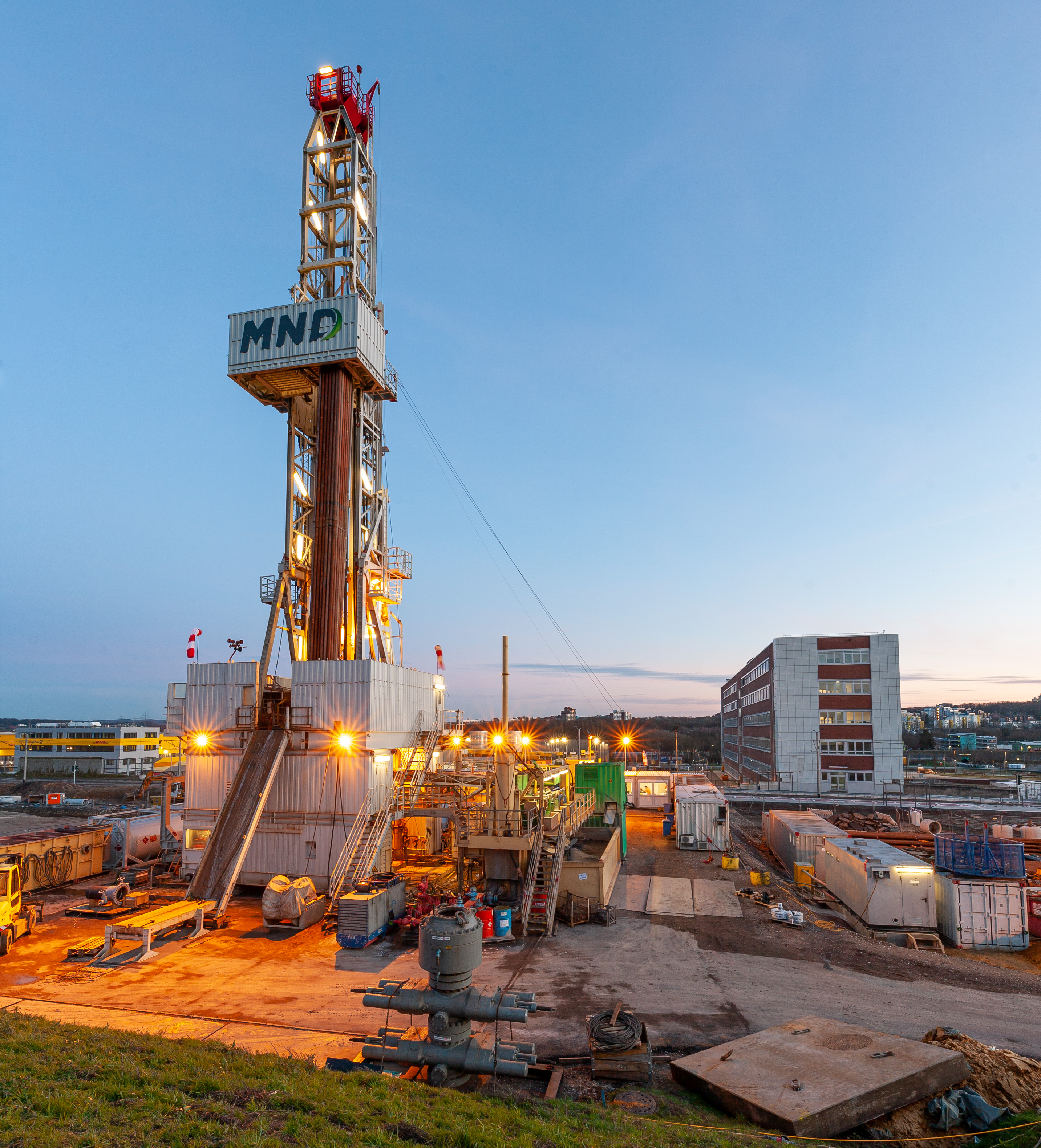 Der Bohrturm auf dem Gewerbegebiet Mark51°7 in Bochum erschloss im letzten Jahr das Grubenwasser der alten Zeche Dannenbaum. Das Wasser wird dazu dienen das Areal mit geothermaler Wärme und Kälte zu versorgen. 