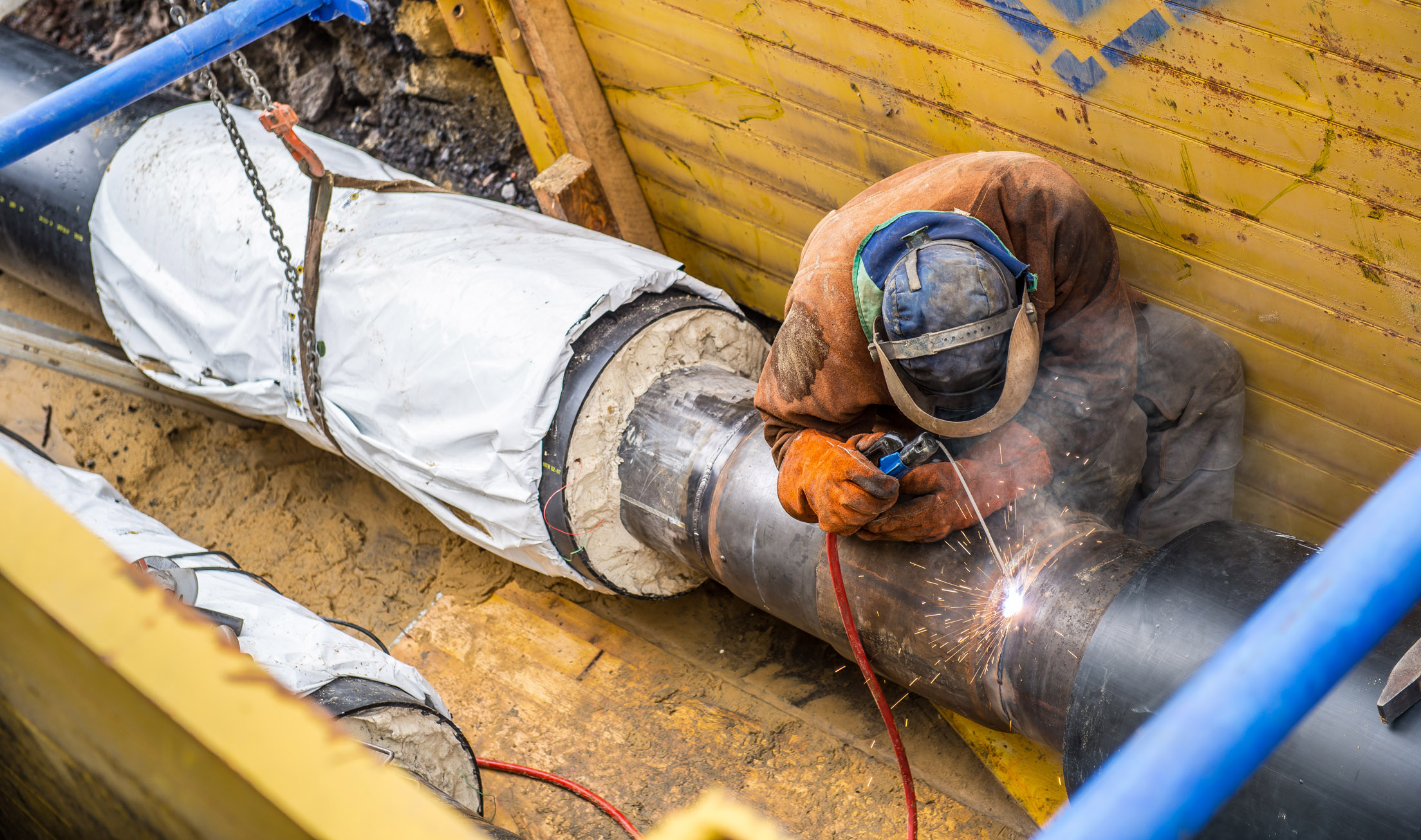 Fernwärme spielt eine große Bedeutung in der Klimawende. Die Baustelle auf dem Bild befindet sich in Bergkamen, wo aktuell Ausbauarbeiten vorbereitet werden.