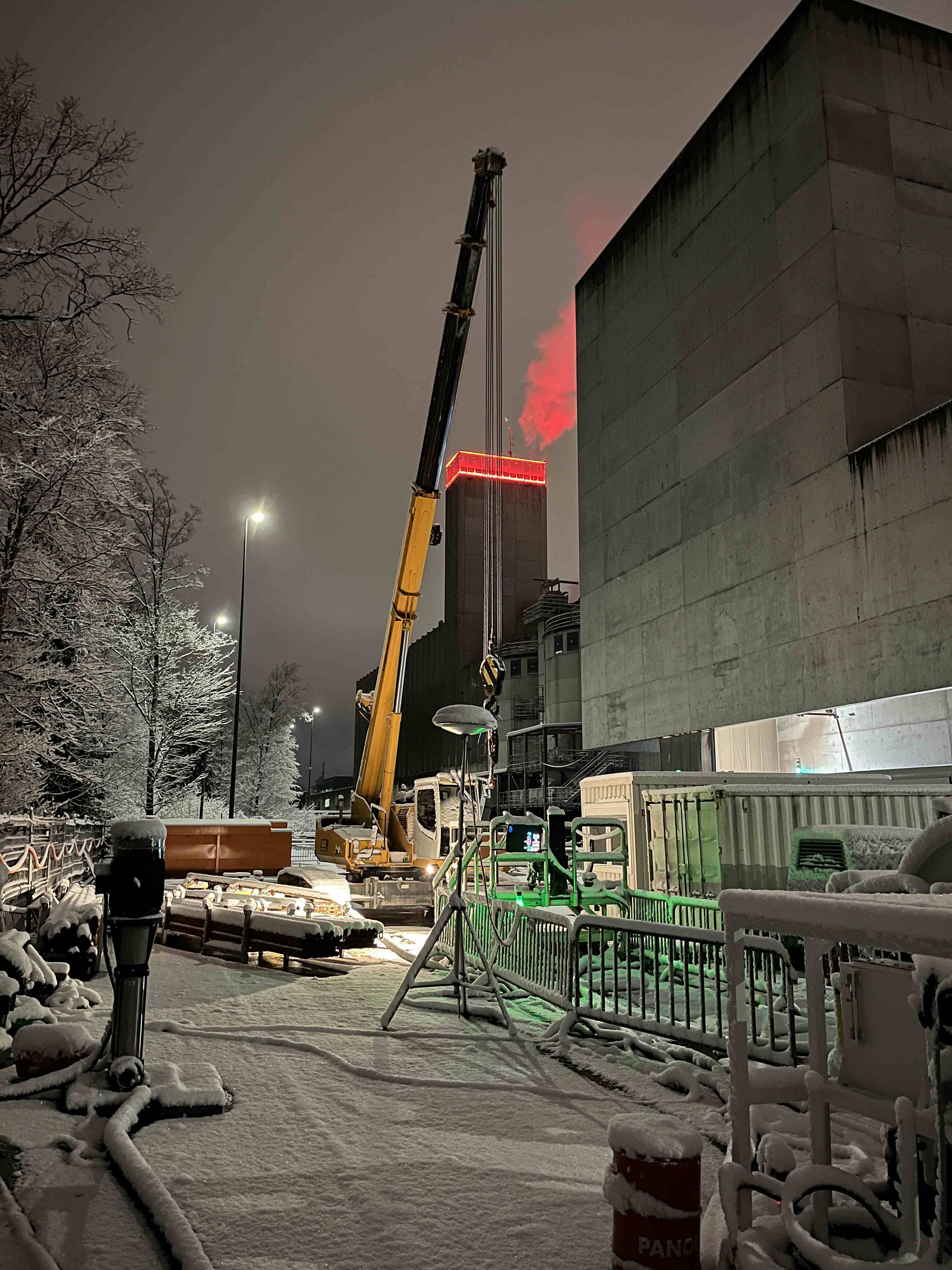 Schneebedeckter Bohrplatz. Aufnahme eines schneebedeckten Bohrplatzes.