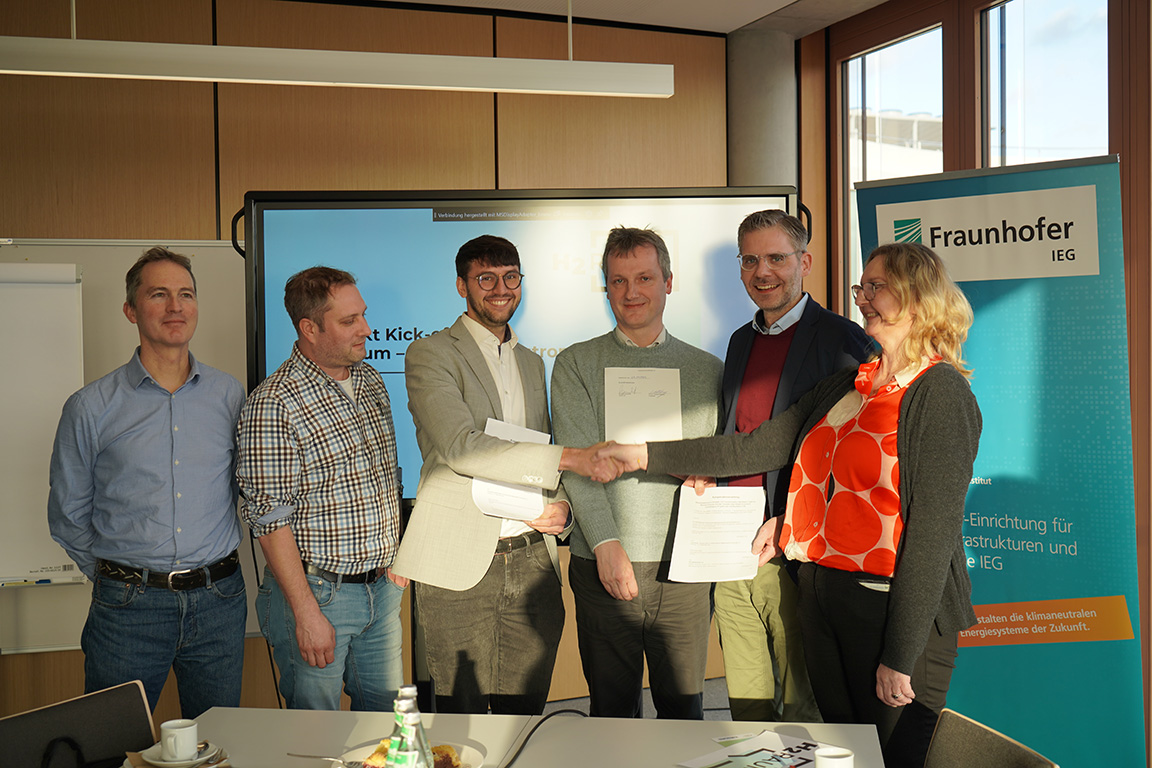 PressefotoH2Raum Guido Mihatsch, Westfälische Hochschule, Klaus Mengesdorf, Gelsenwasser, Philipp Schroer, Fraunhofer IEG, Clemens Pollerberg, Westfälische Hochschule, Jens Langensiepen, Stadtwerke Castrop-Rauxel, Kirstin Greiwe, Gelsenwasser (v.l.n.r.)