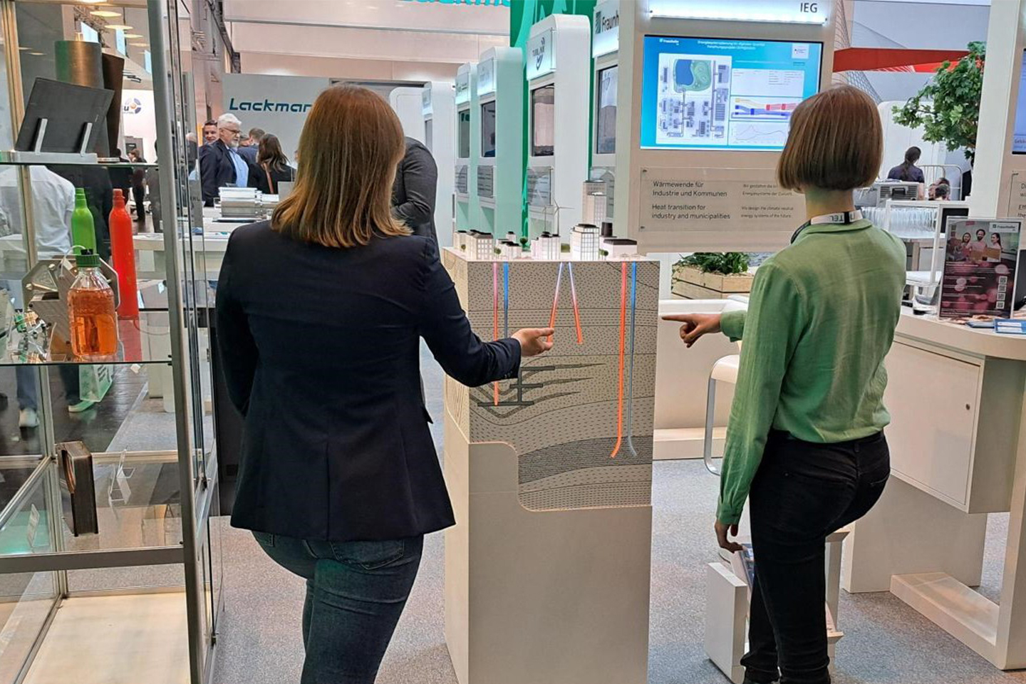 Fraunhofer IEG auf der E-World in Essen.