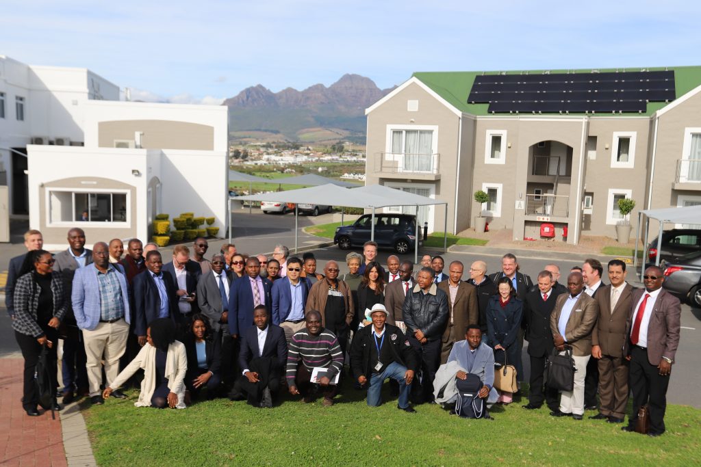 Partner und Stakeholder des zweiten PRE LEAP-RE-Workshops 2019 trafen sich in Stellenbosch, Südafrika, und ermöglichte die Formulierung einer Agenda für Forschung & Innovation (F&I) und den Aufbau menschlicher und institutioneller Kompetenzen im Bereich erneuerbare Energien (RE). Partner und Stakeholder des zweiten PRE LEAP-RE-Workshops 2019 trafen sich in Stellenbosch, Südafrika, und ermöglichte die Formulierung einer Agenda für Forschung & Innovation (F&I) und den Aufbau menschlicher und institutioneller Kompetenzen im Bereich erneuerbare Energien (RE).